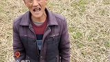 挖机小伙花九小时帮大爷开荒地，老人执意要送礼感谢