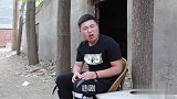 农村小伙戏耍憨丫头，没想到却被憨丫头耍的团团转，到底谁傻啊