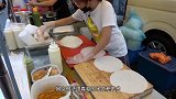 美女街头卖“另类”寿司，全程不放一粒米，食客抢着买10份！