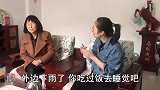 农村媳妇怀孕后一直住娘家 婆婆来看望儿媳 为何妈妈拦着不让来