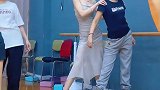 果然，跳舞这件事不仅看脸还看身材，一对比差距就很明显！