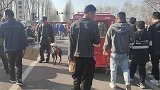 狗界串串狗太多，美女粉丝一路跟随，亮哥帮忙实属困难