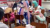 在外面吃饭遇到的，想过去搭讪
