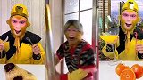 猴哥吃大枣粽子甜甜几口就吃完了