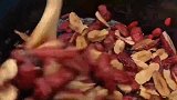 吃不完的核桃仁一下子倒下去，看着就很爽，学会过年给孩子露一手