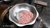 丫丫买了3斤鸭肠，烫鸭肠火锅，麻辣美味，把鸭肠当面吃