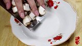家常香菇烧豆腐，出锅香气四溢，比红烧肉还过瘾，真解馋