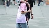 小姐姐：我的男人只能我欺负！其他人别说门，连窗都不可能！