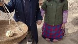我们展翅高飞，朝着理想奋勇前进