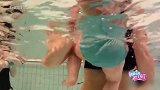 婴儿游泳的样子简直太可爱了！