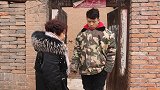 短剧：乡下母亲给女儿送蔬菜，被婆婆扔走，女儿捡回一看全家呆住