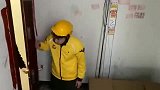 女生把自己装进外卖盒里，送给异地男友，狗粮撒的猝不及防