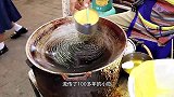 流传了100多年的“煎饼”小吃，看完你会买单吗？