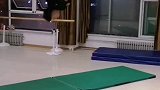 两位19艺考舞蹈生为你示范空中变腿拉拉提