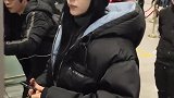 王子文,过安检瞅了我一眼
