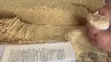难怪买来的挂面碎这么多，看大爷这一番操作后，良心都不痛吗？