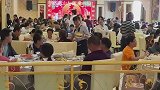 一老板母亲80大寿，要求所有员工都必须去参加