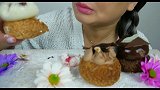 小姐姐面前是超多奶油的大泡芙呀，吃一口满满的幸福