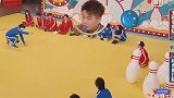 王牌对王牌,杨迪搞怪蒙眼睛和韩雪打保龄球