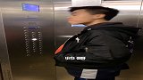 电梯里面竟然遇见了这样的人，我也是服了