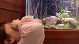 妈妈意外怀了二胎，崩溃大哭