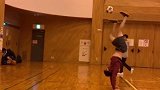 日本高中小哥秀高难度骚操作 这足球基础太扎实了