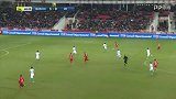 第48分钟第戎球员塔瓦雷斯盘带突破