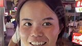 夜宵摊上女生妆前素颜，化完妆秒变清冷千金小姐