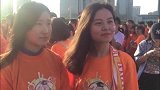 中超-17赛季-美女球迷因为前男友爱上鲁能 如今拉着闺蜜为球队加油-新闻