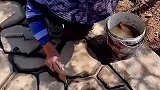 公园里的石头，原来这样铺的