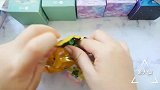 拆一款Molly系列盲盒，超有设计感！