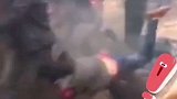 抬大轿跨火坑 跑着跑着就摔一起了网友：凡人自以为喜庆，神明或许觉得聒噪… 风俗
