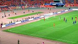 中国足协杯-17赛季-淘汰赛-14决赛首回合-第94分钟花絮 金敬道质疑主裁判吃黄牌 王大雷超远出击中圈解围-花絮