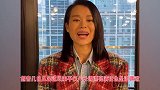 胡杏儿身穿白色西装出街，配上霸气走姿，看起来御姐味儿十足