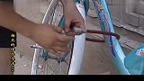 杨光为了防盗,给自行车加了数把锁,谁料第二天还多了个锁!