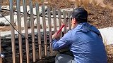 你们知道他在敲什么曲子嘛？谁敲的比他好，赶紧把他换下去。