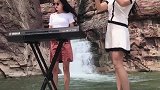 两个美女真是有才华，唢呐吹得不错！
