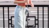 街拍小姐姐气质非凡、回头的瞬间、我都心动了