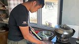 当初嫁给小4岁老公，丈母娘坚决反对，现在对媳妇这样她满意了吗