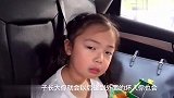 女儿批评爸爸反遭爸爸漂亮歪理，这个女孩太萌了