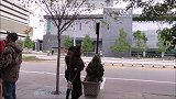 草人恶作剧，假扮草人在街上吓路人，真是太贱了
