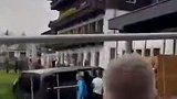 C罗抵达利雅得胜利集训营 引发奥地利小镇居民围观
