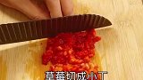 草莓和牛奶做的小甜点，香甜可口，夏天吃起来最棒了