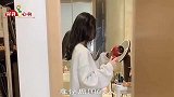 搞笑视频：闺蜜的迷惑行为，元气少女在给自己打气吗