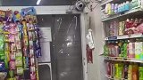 买零食被反锁超市，救命啊有没有人