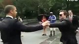 格斗-17年-奥巴马街头遭挑衅 当街开启拳王模式特勤保镖都拉不住-专题
