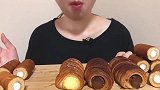 美女试吃巧克力奶油注心起酥面包卷、奶油年轮蛋糕卷