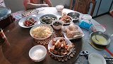 大年十二晚餐，湖北婆婆做了6个菜，广东媳妇直呼：太好吃了吧！