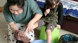 糊涂的妈妈，我还是自己来吧,