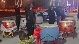 小鼓手把旁边的奶奶都整不会了